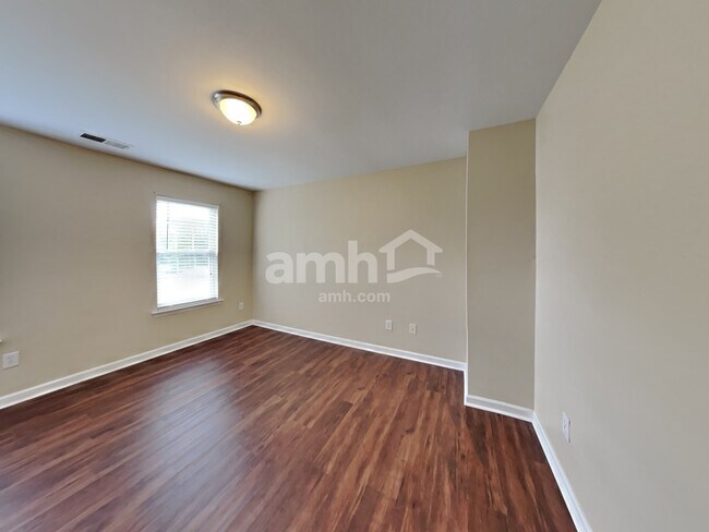 Building Photo - 190 Royalton Rd