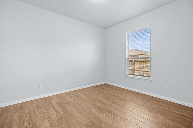 Building Photo - 133 Camella St