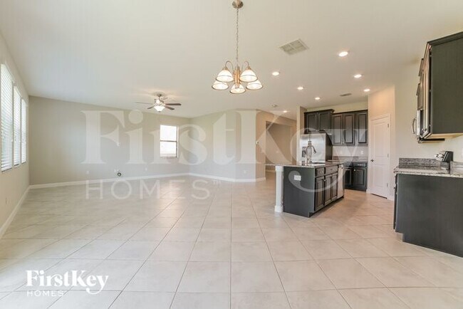 Building Photo - 9825 Ivory Dr