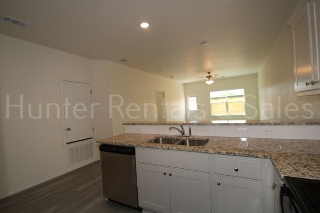 Building Photo - Modern New Construction Duplex
