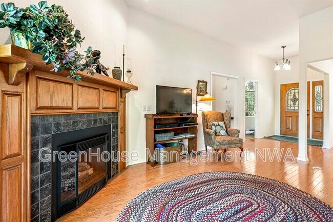 Building Photo - 28 Latshaw Dr