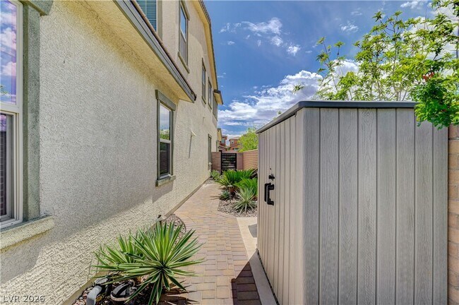 Building Photo - 276 Homeward Way