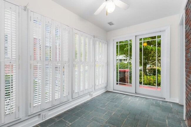 Building Photo - 656 Yorkshire Rd NE