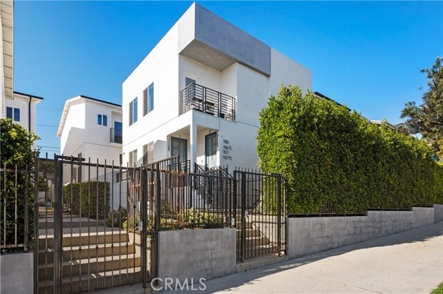 Building Photo - 7125 S La Cienega Blvd