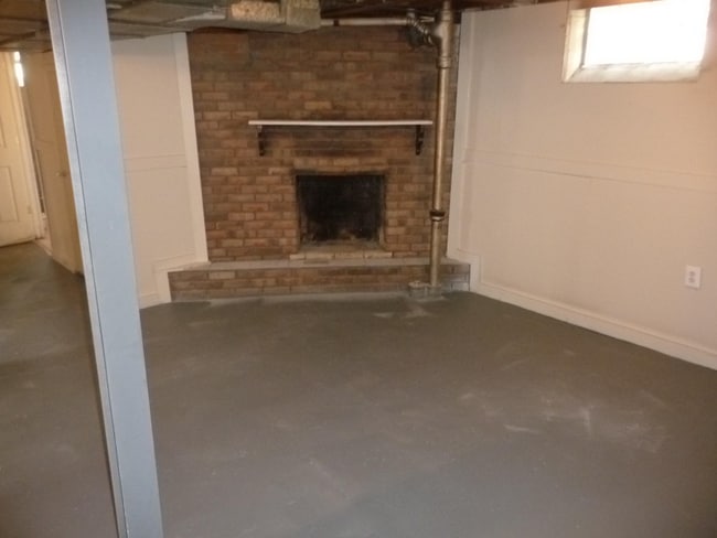 Building Photo - 14833 Horger Ave