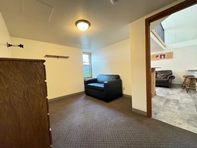 Building Photo - 408 N Frances St