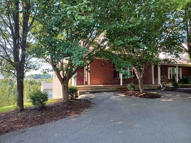 Building Photo - 365 Tall Oak Blvd NW