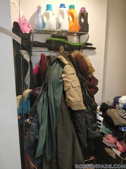 Building Photo - 19 Lothrop St