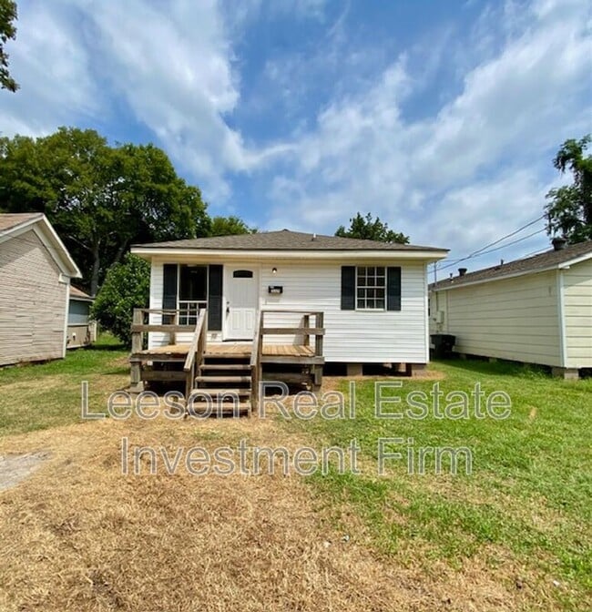 Building Photo - 537 Wyche St