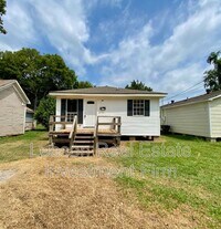 Building Photo - 537 Wyche St