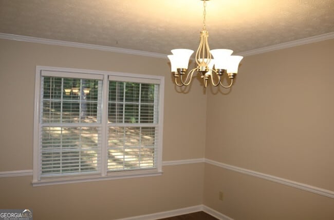 Building Photo - 102 Sauterne Way