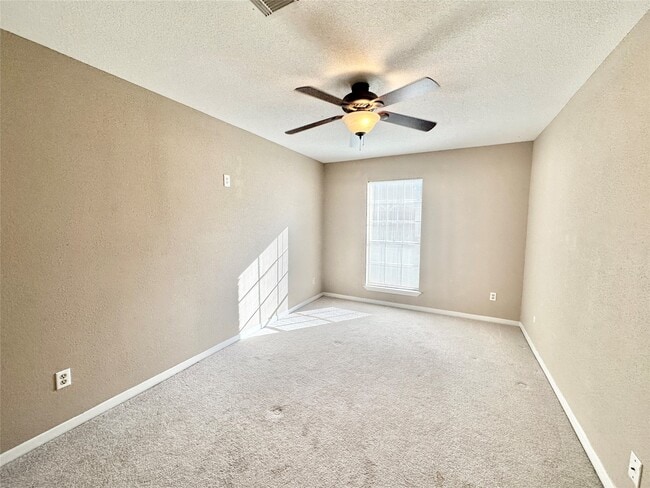 Building Photo - 10353 Briar Forest Dr