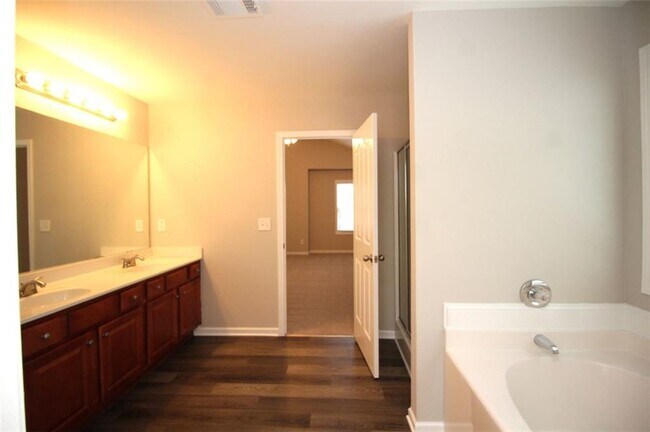 Building Photo - 5721 Apple Grove Rd NE