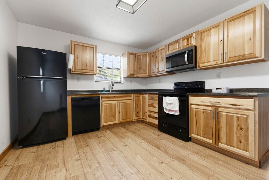 Building Photo - 114 Sequoyah Dr