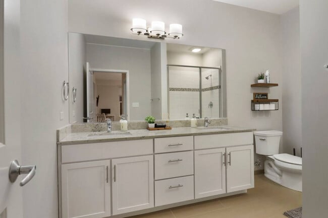 Building Photo - 255 N Addison Ave