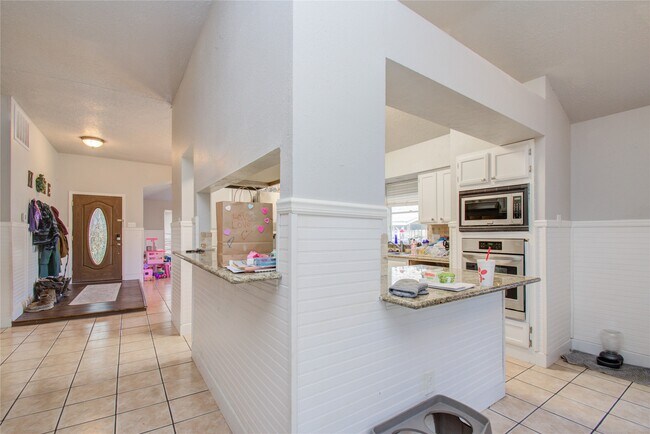 Building Photo - 5010 Village Springs Dr