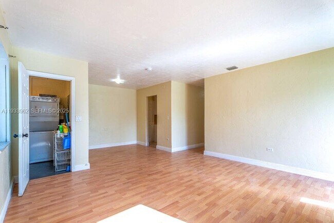 Building Photo - 1265 NE 142nd St