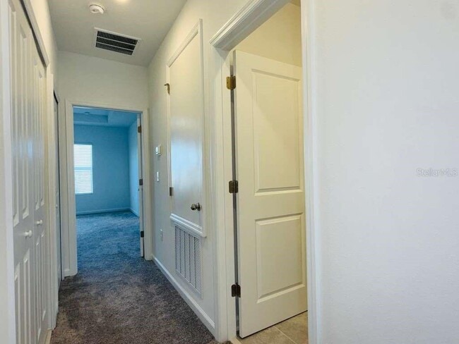 Building Photo - 2473 Skyline Lp