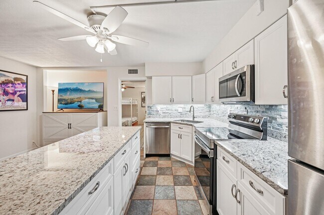 Building Photo - 11000 S Ocean Dr