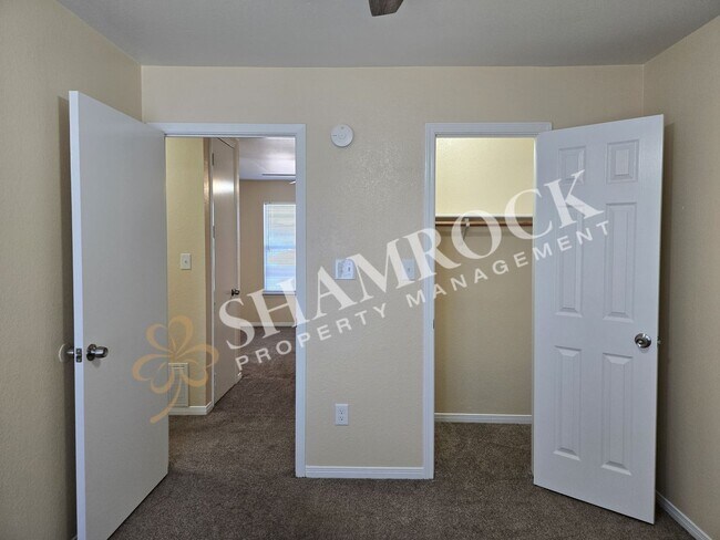 Building Photo - 2/1 Fourplex in Midway ISD!