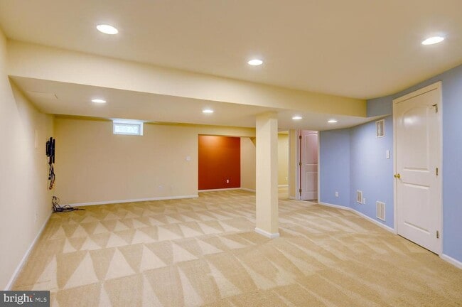 Building Photo - 45 Lockwood Dr