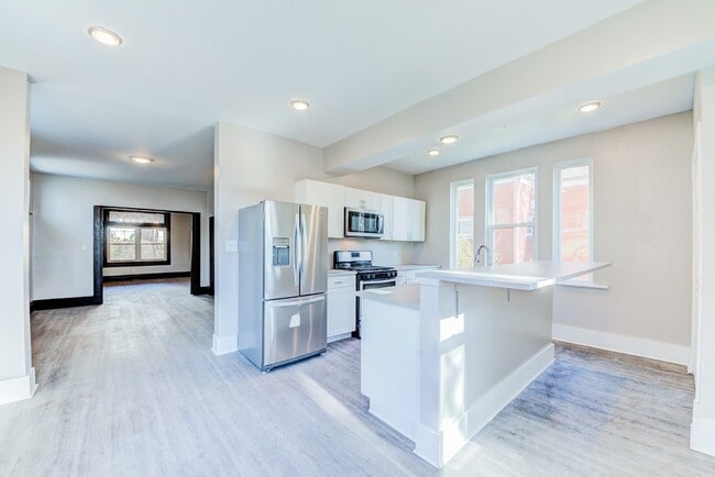 Building Photo - 426 Edgemont St