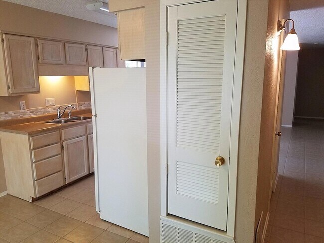 Building Photo - 3513 Westchester Ave