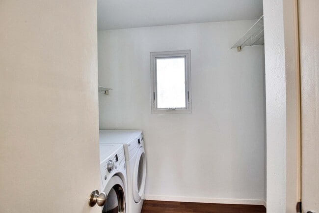 Building Photo - 8002 Croftwood Dr