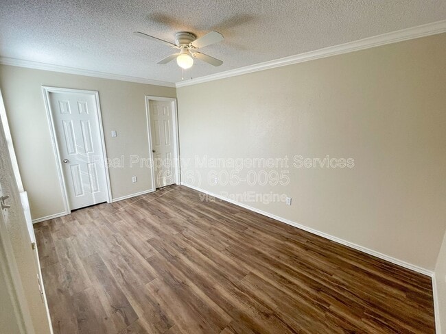 Building Photo - 621 N Elkhart Ave