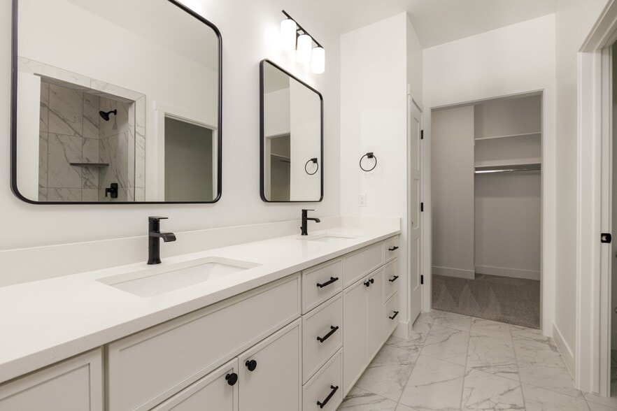 Building Photo - 2188 380 S