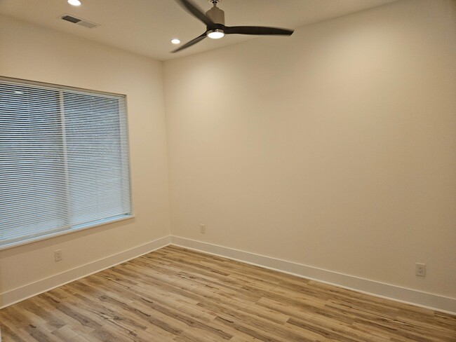 Building Photo - East Atlanta loft Condo For Lease Ready Now