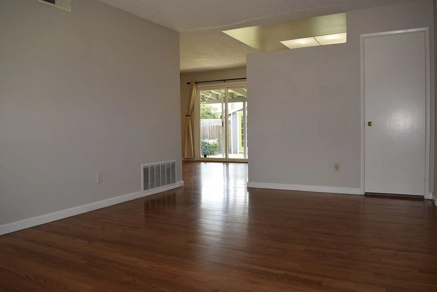 Building Photo - 2956 Terilyn St