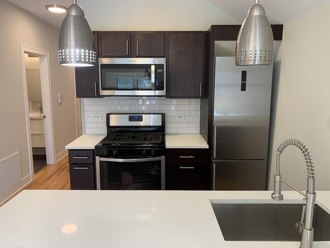 Building Photo - 2336 W 19th St