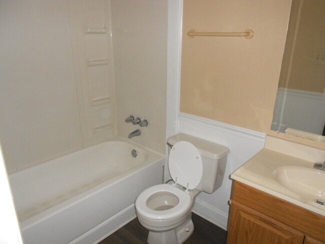 Building Photo - Studio Apartment in Downtown Athens - Step...