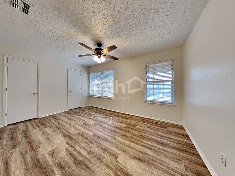 Building Photo - 7417 Marsland Ln