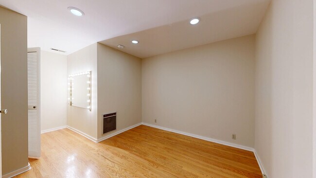 Building Photo - 1860 Jackson St