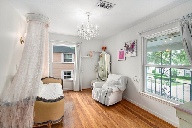 Building Photo - 2522 Wordsworth St