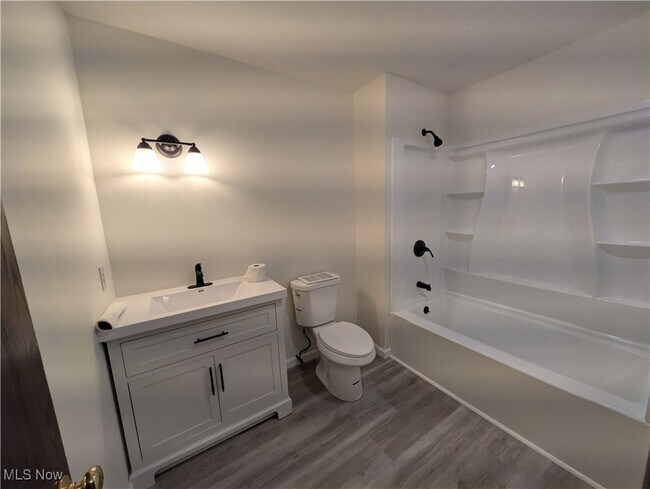 Building Photo - 595 Dayton St