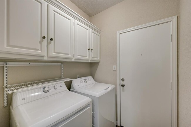 Building Photo - 2400 N Braeswood Blvd