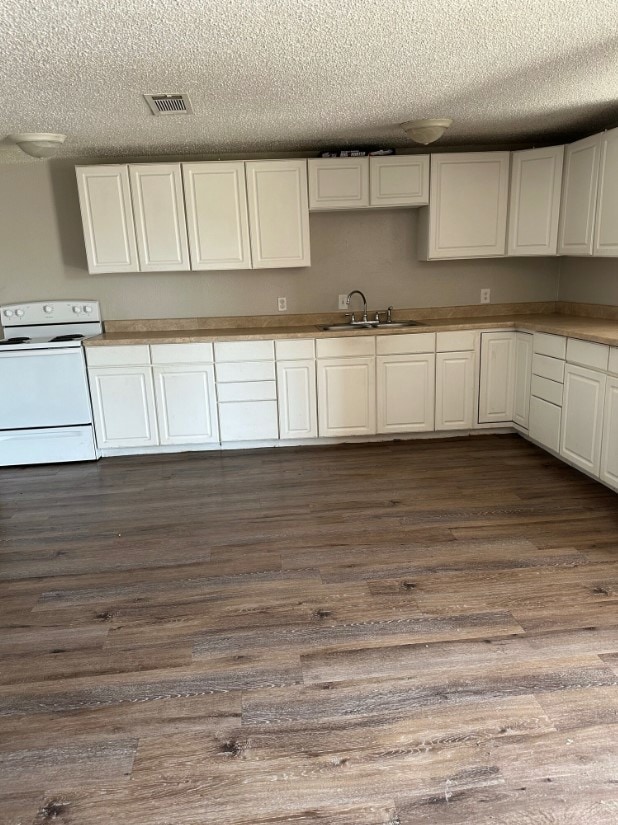 kitchen.jpg - Crescent Village North and South