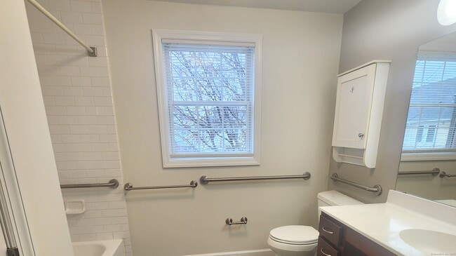 Building Photo - 10 Rockfield Dr