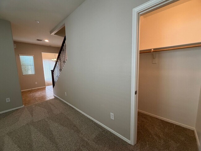 Building Photo - Community pool and a low maintenance yard