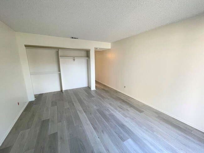 Building Photo - Scandia Pines Condo- Great Amenities!!