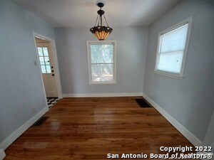 Building Photo - 111 W Meadowlane Dr