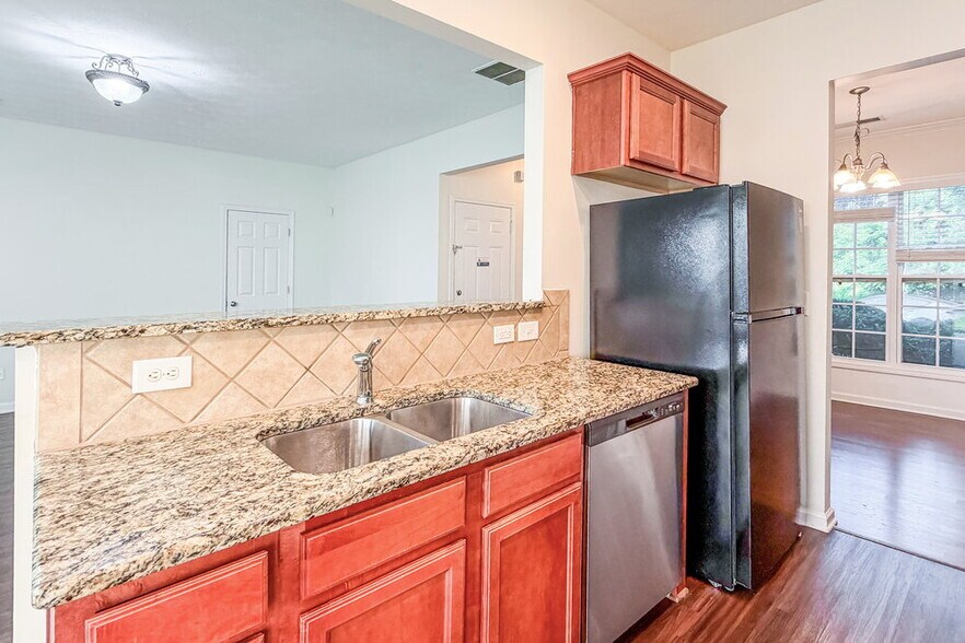 Building Photo - 815 Forsythia Way