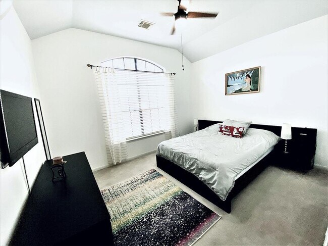 Building Photo - 16803 Bay Ledge Ct