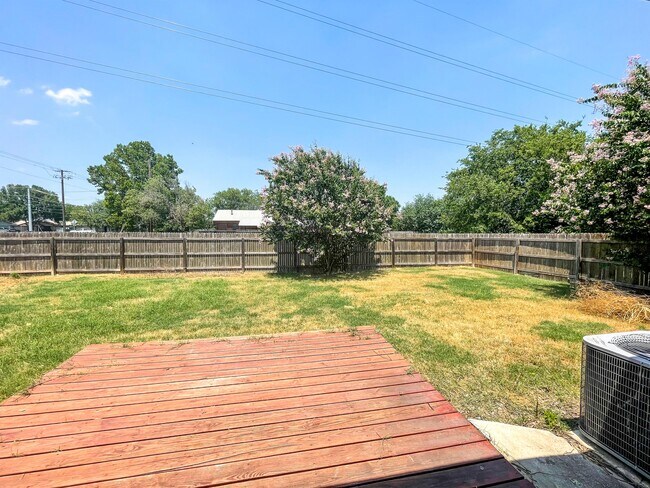 Building Photo - 1009 Mellow Breeze