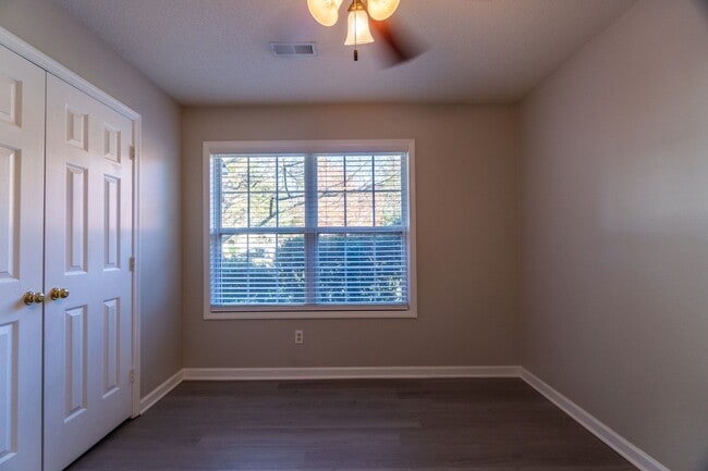 Building Photo - Beautiful 3 Bed 2 Bath home located in Greensboro!