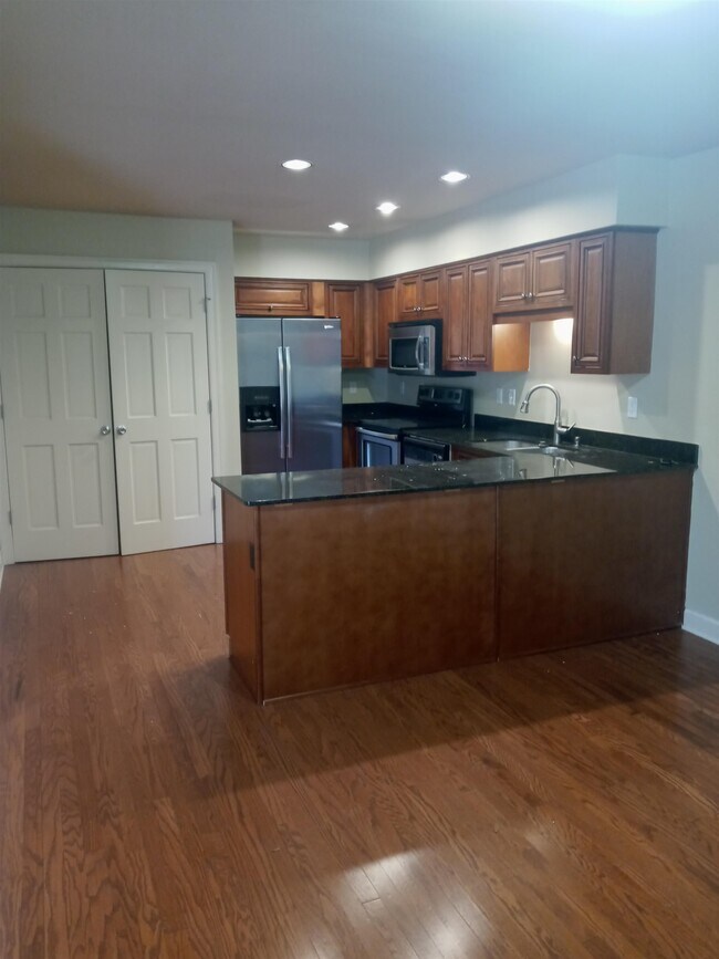 Building Photo - 676 Hotchkiss Ln