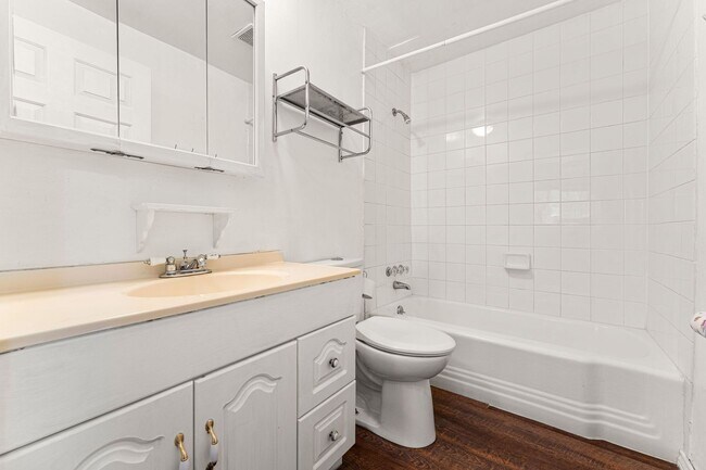 Building Photo - Condo in Historic Governor's Park!